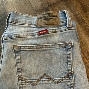 Wrangler Relaxed Boot Light Denim Jeans